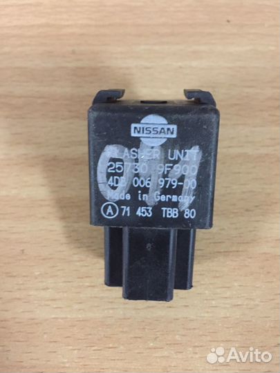 Реле поворотов Nissan Primera P11