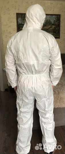 Комбинезон защитный из нетканного материала