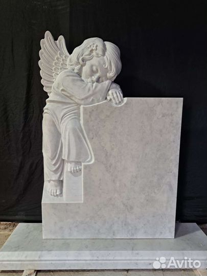 Памятник Ангел из белого мрамора