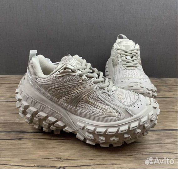 Кроссовки Balenciaga Defender beige