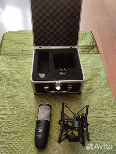 Микрофон AKG p220