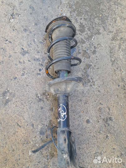 Стойка на toyota ist левая