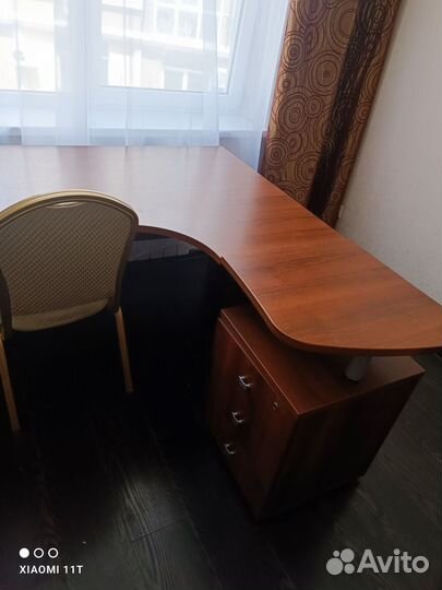 Письменный стол с тумбой угловой