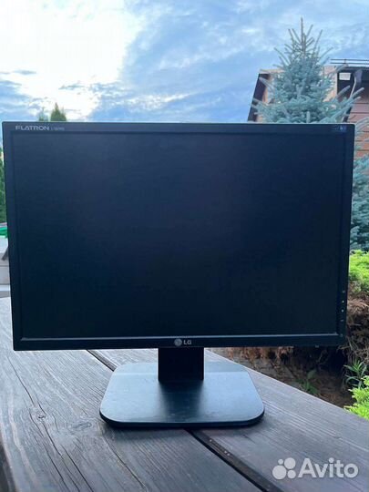 Монитор LG flatron L192WS-BN