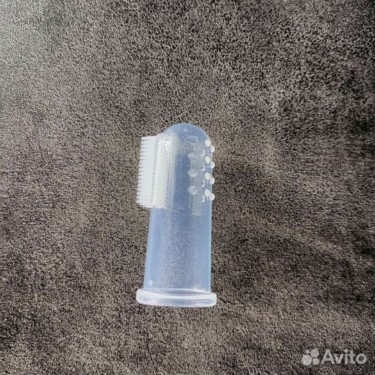 Зубная щетка на палец