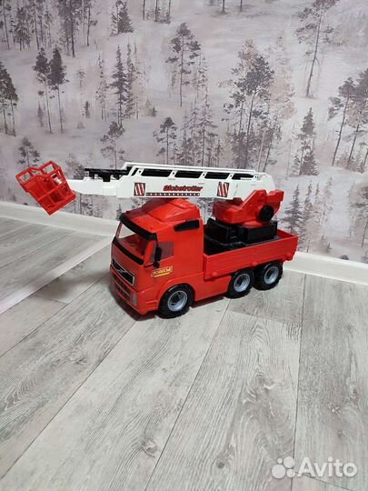 Машина с выдвижной лестницей