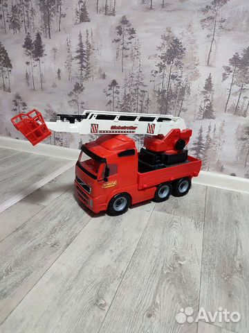 Машина с выдвижной лестницей