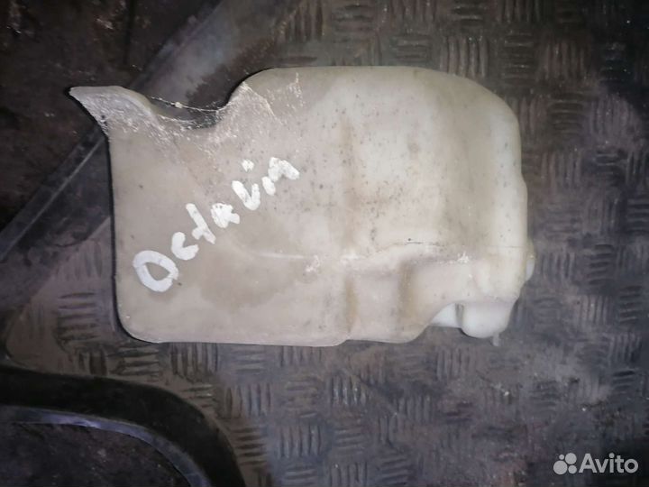 Бачок стеклоомывателя skoda Octavia