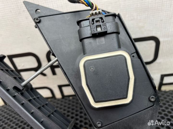 Педаль газа Mercedes-Benz C-Class W204 651.911 2.2