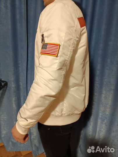 Продаю мужскую куртку