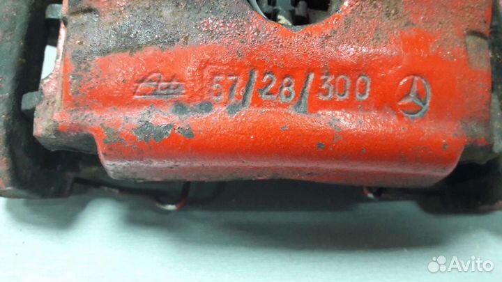 Суппорта передние левый и правый на Mercedes W210