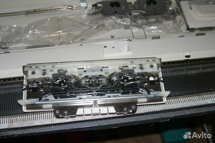 Электронную двухфантурную вязальную машину brother