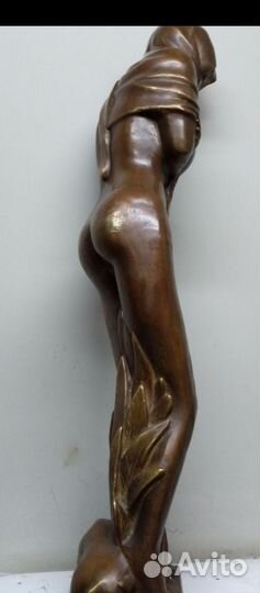 Скульптура озябшая зима