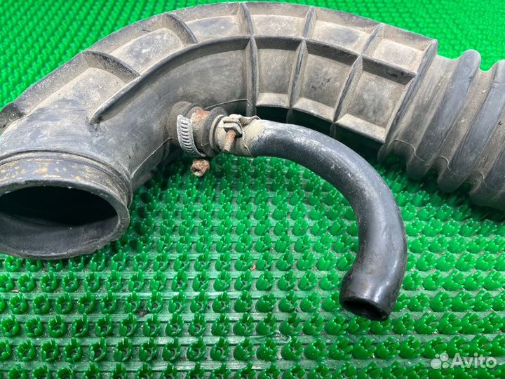 Патрубок воздушного фильтра Лада Калина 1118 2010