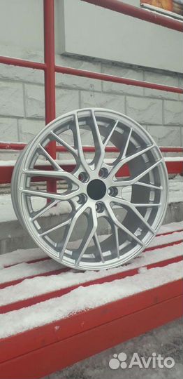 Литой диск R17 7.5 5*114.3 ET45 d67.1 Silver