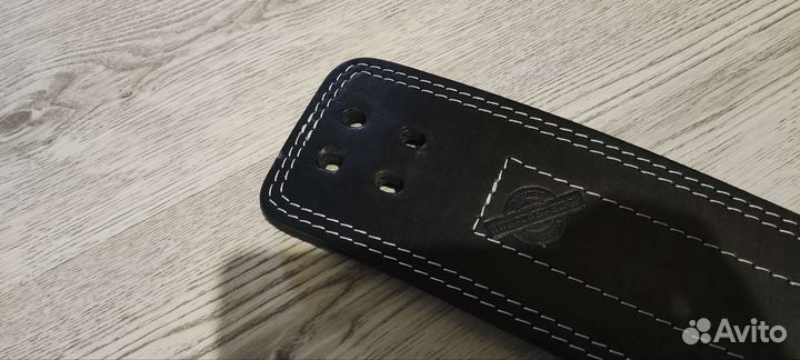 Пояс для пауэрлифтинга с карабином