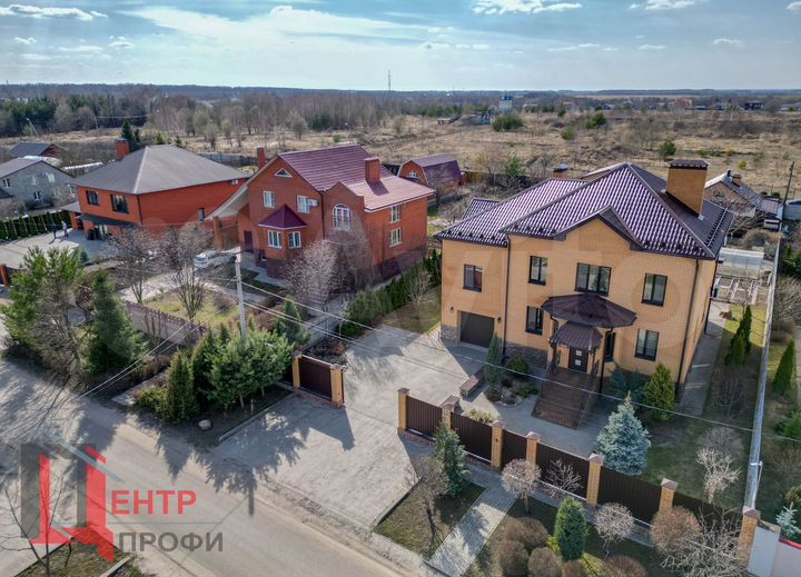 Дом 330 м² на участке 15 сот.