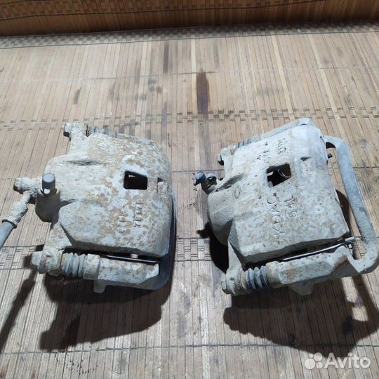 Суппорт тормозной передний правый Nissan Almera