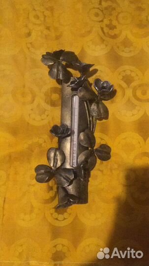 Термометр в кованой оправе