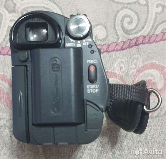 Видеокамера Sony Handycam DCR-HC38