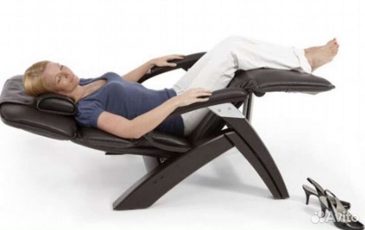 Массажное кресло с нулевой гравитацией и интерьера