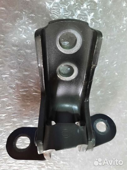 Петля двери верхняя передняя левая Toyota Camry