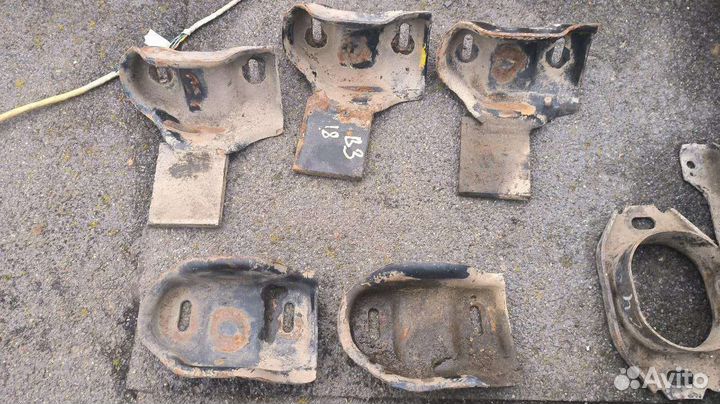 Кронштейн опорной подушки двигателя Audi 80 B3 B4