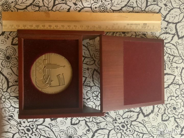 Медаль в память 30-летия Олимпиады 1980