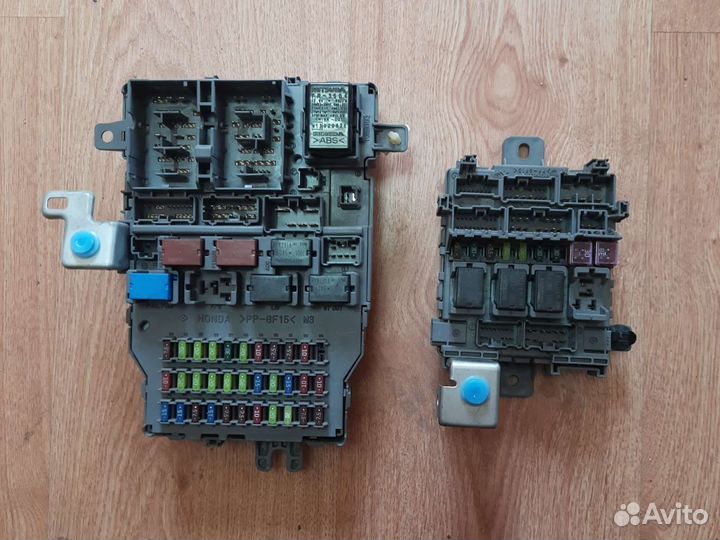 Блок предохранителей салонный Honda Legend