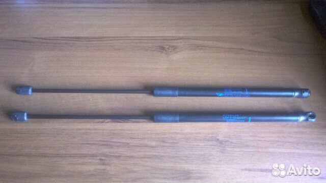 Амортизатор упор крышки багажника Рено Сандеро 1 2