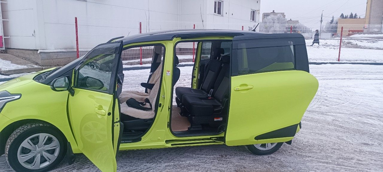 Toyota Sienta: фото из отзыва