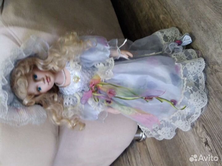 Кукла фарфоровая коллекционная