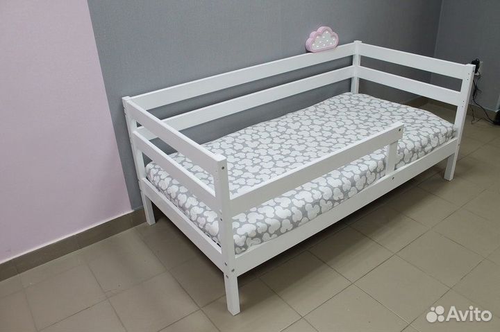 Кровать из массива детская манеж