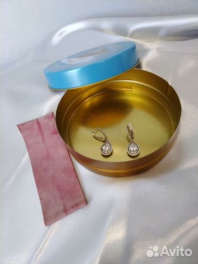 Жестяная баночка из под чёрной икры