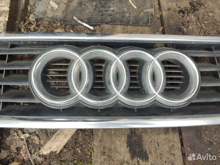 Решетка радиатора Audi A6C5 до 2001г