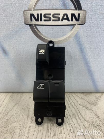 Блок кнопок стеклоподъемников Nissan note E11 Лев