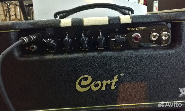 Усилитель гитарный, ламповый Cort CMV15H-EU