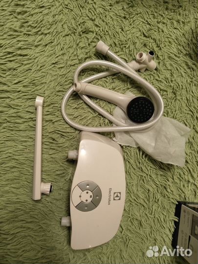 Водонагреватель проточный новый Electrolux