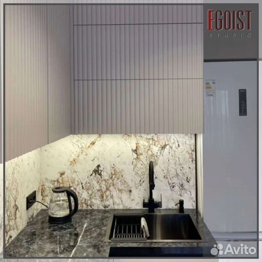 Кухня со скрытыми ручками