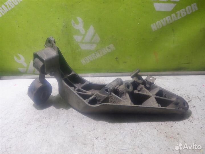Кронштейн генератора Опель Вектра Б