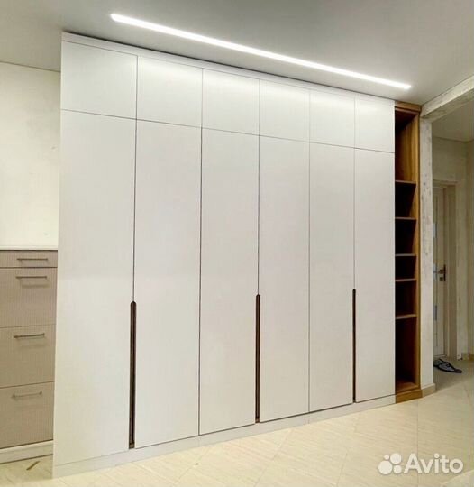 Большой шкаф