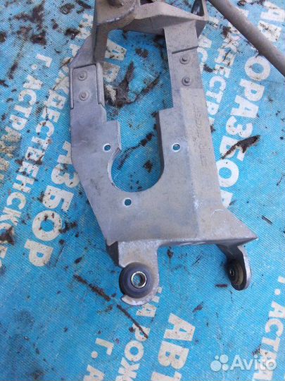 Трапеция дворников Nissan Bassara универсал YD22