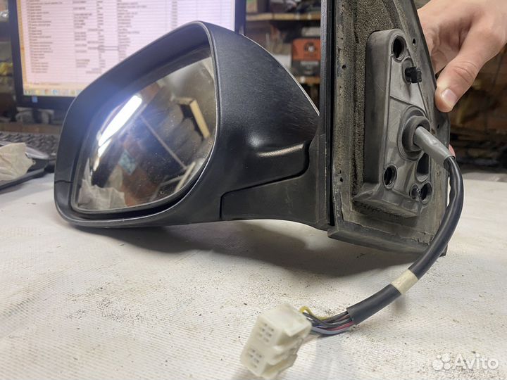 Боковое зеркалозаднего вида левое Toyota Avensis
