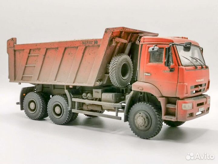Коллекционная модель самосвала камаз-6522