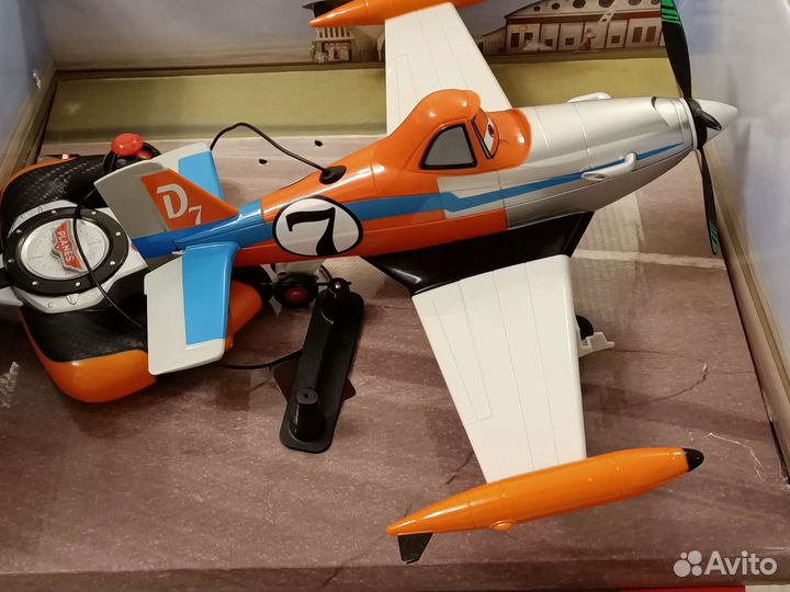 Радиоуправляемый самолет