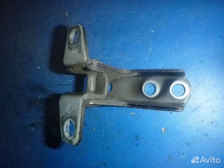 Петля двери передней левой нижняя mitsubishi outla