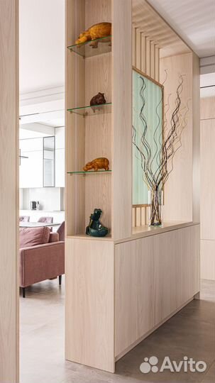 Белый кухонный гарнитур под потолок