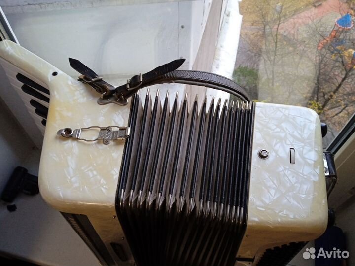 Аккордеон weltmeister 3/4 с кофром