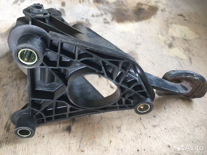 Педаль сцепления Рено Лагуна Renault Laguna 2