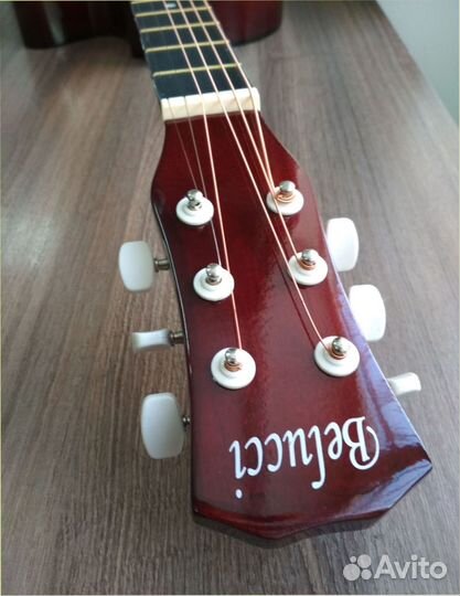 Aкуcтичеcкaя гитapа Веluссi 3810 SB